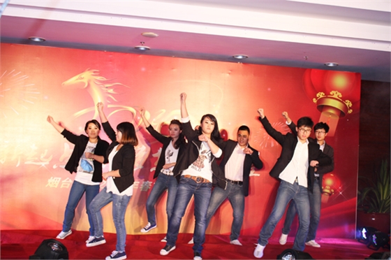 煙臺(tái)華順油氣潤(rùn)滑春晚節(jié)目之騎馬舞