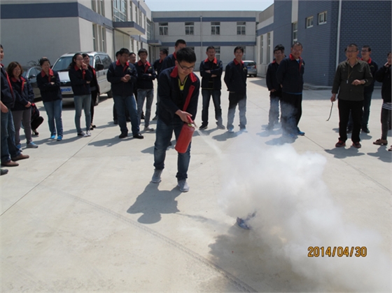 煙臺華順油氣潤滑之安全培訓(xùn)滅火器實(shí)際操作