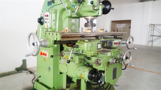 煙臺(tái)華順油氣潤(rùn)滑車間設(shè)備之銑床