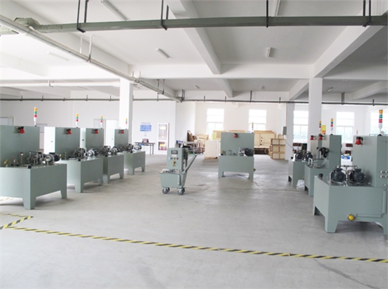 煙臺華順油氣潤滑之車間產(chǎn)品區(qū)