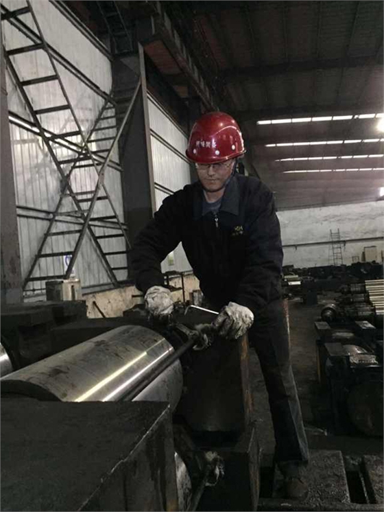 煙臺華順公司13年來專項(xiàng)致力于油氣集中潤滑技術(shù)的應(yīng)用和推廣。近三年的時間，已經(jīng)為國內(nèi)200多個企業(yè)提供了500余套具有自主知識產(chǎn)權(quán)的油氣集中潤滑系統(tǒng)。華順公司可根據(jù)客戶的實(shí)際需求完成從現(xiàn)場調(diào)研、方案設(shè)計(jì)、產(chǎn)品生產(chǎn)制造、現(xiàn)場安裝到系統(tǒng)調(diào)試的整體交鑰匙工程。煙臺華順公司鄭重承諾，對煙臺華順公司提供的油氣集中潤滑系統(tǒng)提供終身的售后設(shè)備維修和技術(shù)支持服務(wù)