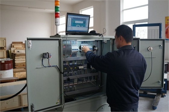 華順油氣集中潤滑設(shè)備檢修