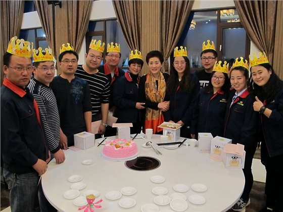 煙臺華順13周年慶典家人合影