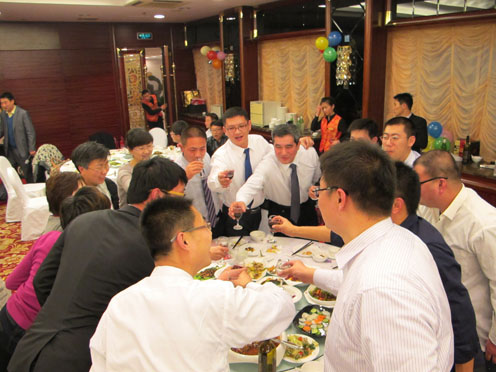 煙臺(tái)華順油氣潤滑之2013年春晚之舉杯同慶2