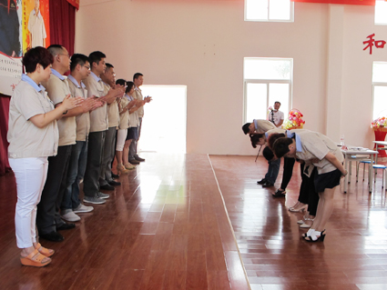 煙臺華順油氣潤滑之各銷售部部長向中高層表示感謝