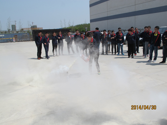 煙臺華順油氣潤滑之安全培訓(xùn)滅火器實際操作