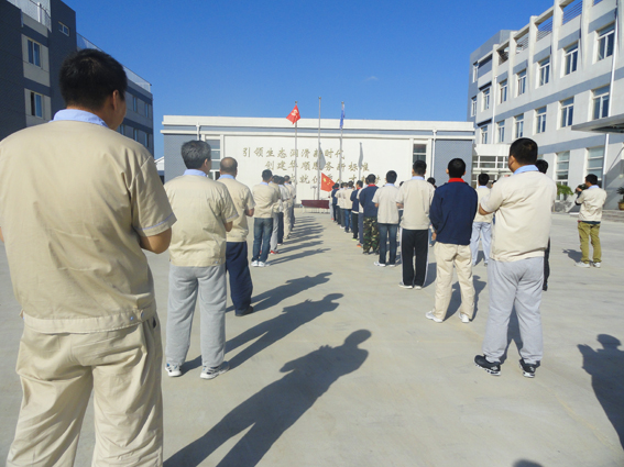 煙臺華順油氣潤滑2014年秋季運動會之列隊奏國歌升國旗