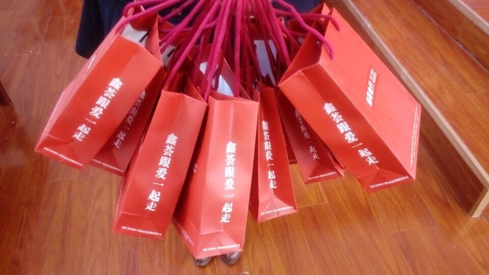 煙臺(tái)華順油氣潤(rùn)滑設(shè)備不僅能用于滾動(dòng)軸承和滑動(dòng)軸承，還在齒輪尤其是大型開(kāi)式齒輪、蝸輪蝸桿、滑動(dòng)面、機(jī)車輪緣及軌道、鏈條等傳動(dòng)件獲得了廣泛應(yīng)用