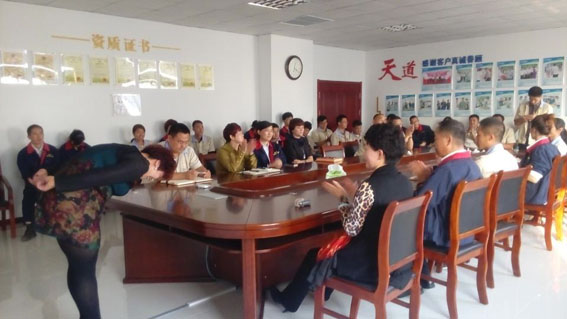 華順油氣潤滑設(shè)備公司每個月第一個工作日為感恩日！煙臺華順油氣潤滑系統(tǒng)&mdash;&mdash;中國油氣潤滑系統(tǒng)客戶認(rèn)可度最高品牌，可直接替代進(jìn)口同類產(chǎn)品。煙臺華順13年專注高效節(jié)能油氣潤滑系統(tǒng)，擁有12項國家專利技術(shù)，是國家高新技術(shù)企業(yè)，采用德國先進(jìn)技術(shù)，可提供整體交鑰匙工程，是國內(nèi)生產(chǎn)規(guī)模最大的油氣潤滑廠家