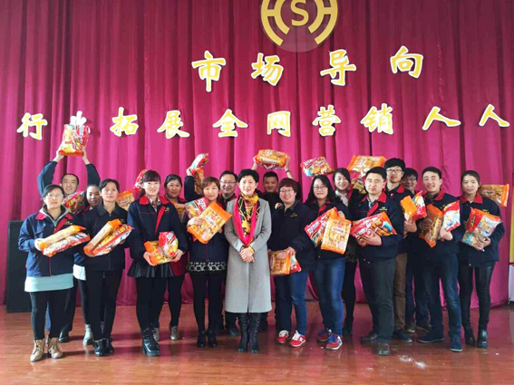 煙臺華順油氣潤滑設(shè)備公司每月早會都會評選一個(gè)冠軍隊(duì)發(fā)放小獎(jiǎng)品哦！煙臺華順油氣潤滑設(shè)備公司自主研發(fā)的油氣集中潤滑系統(tǒng)、外置式油氣分配器等七項(xiàng)產(chǎn)品獲得了國家實(shí)用新型專利，實(shí)現(xiàn)了油氣潤滑系統(tǒng)關(guān)鍵部件的國產(chǎn)化