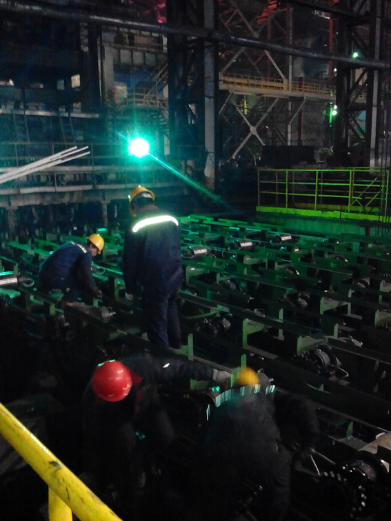 華順油氣潤(rùn)滑夜班為客戶趕工